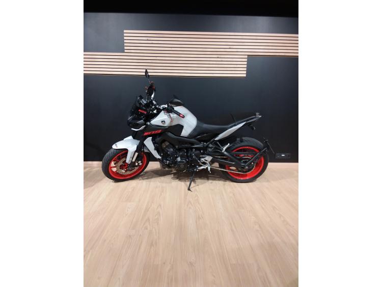 YAMAHA MT-09